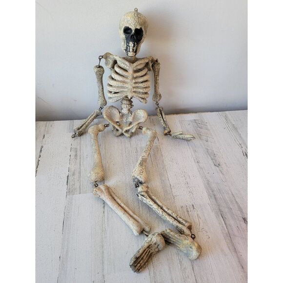 Rustic Skull black bleeding face hanging Halloween scary pop decor jointed - Picture 1 of 16